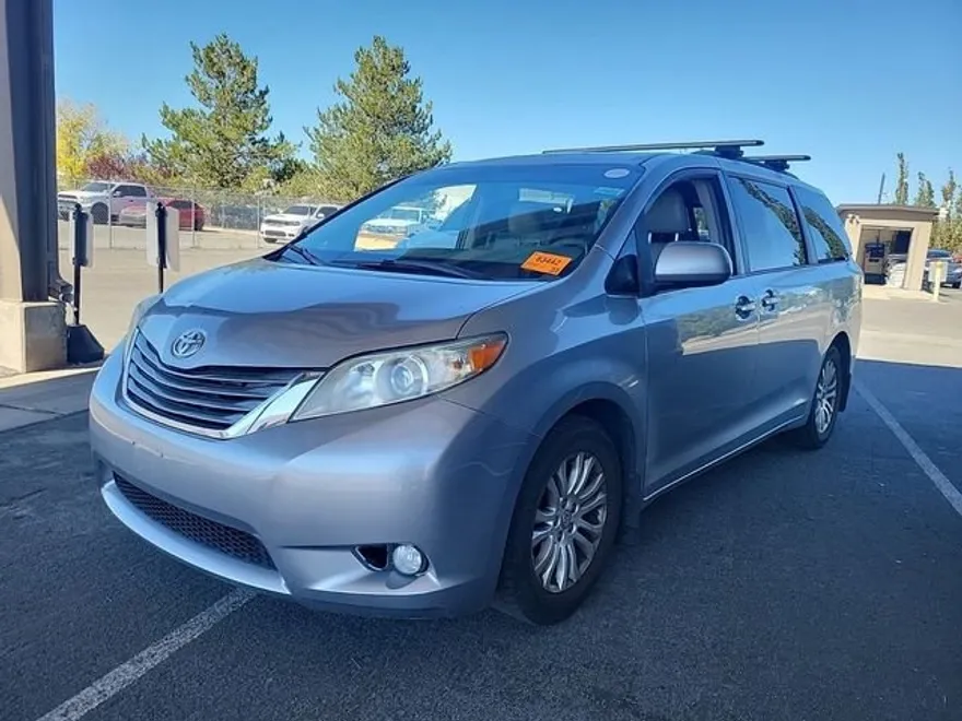 2011 Toyota Sienna XLE photo 1