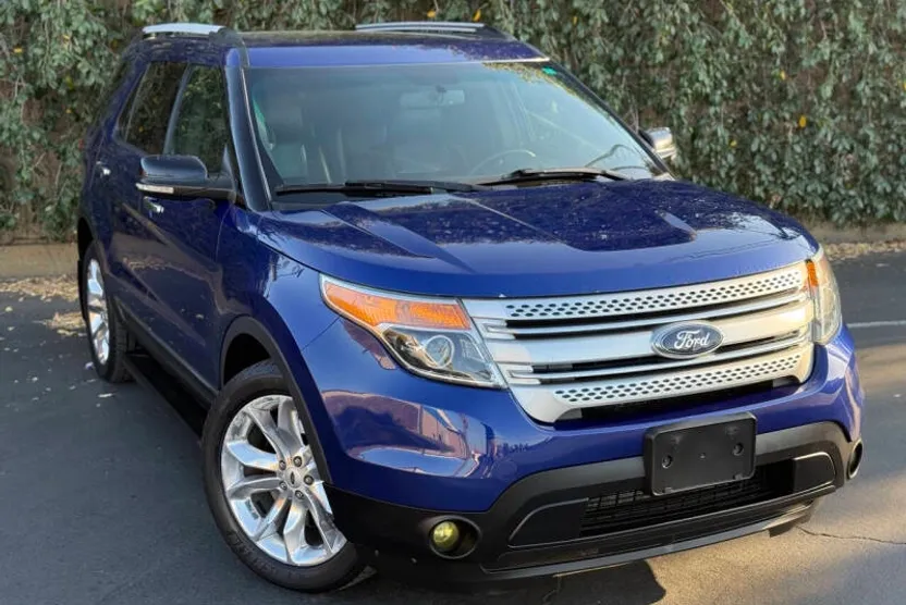 2013 Ford Explorer XLT photo 1