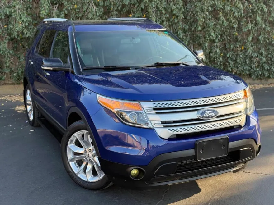 2013 Ford Explorer XLT photo 1