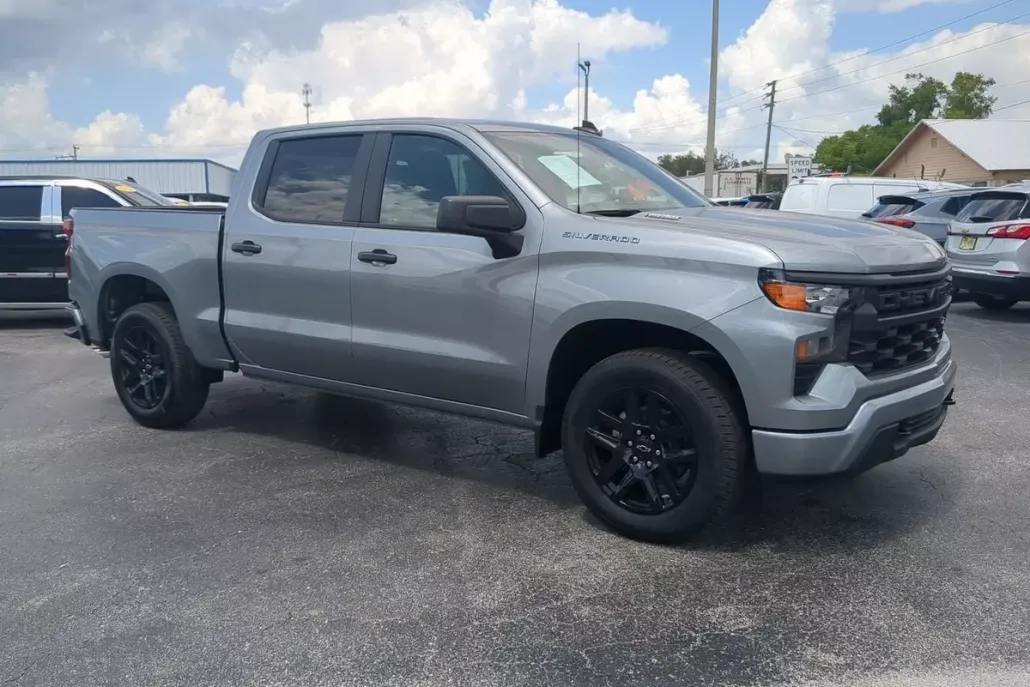 2025 Chevrolet Silverado 1500 Custom photo 1