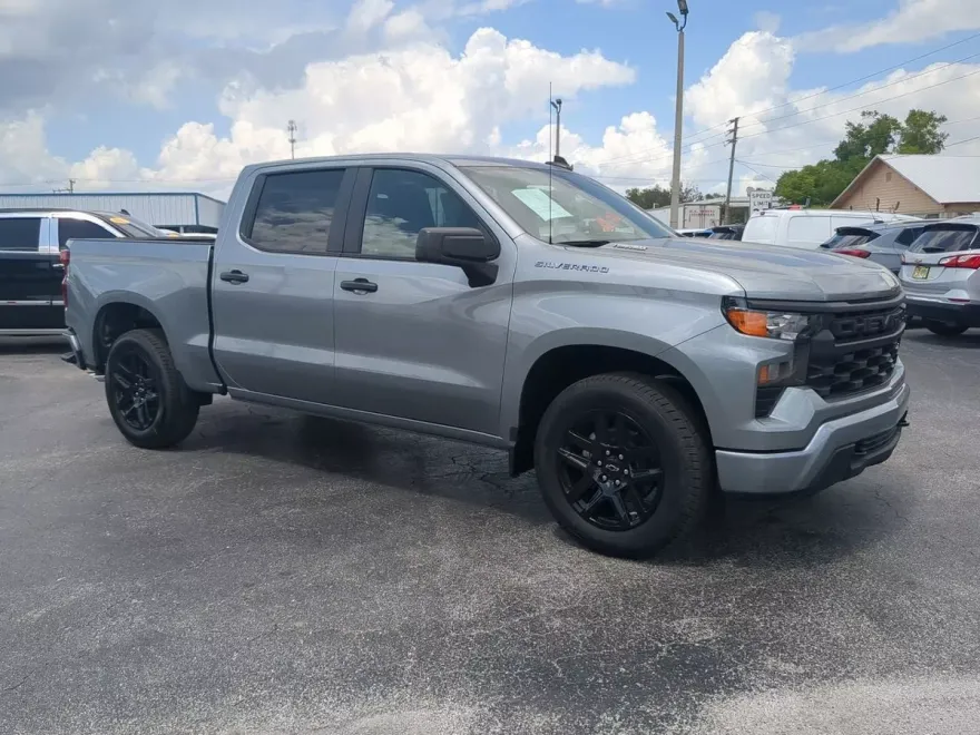 2025 Chevrolet Silverado 1500 Custom photo 1
