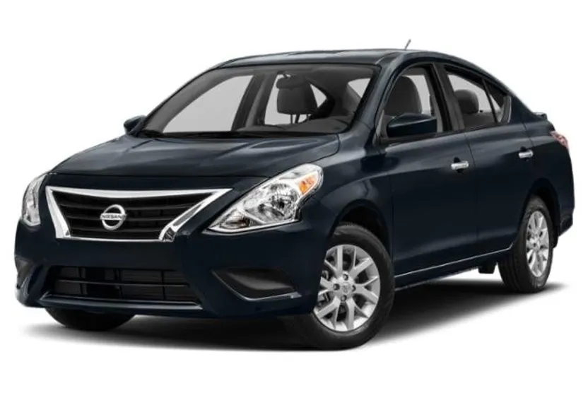 2015 Nissan Versa SV photo 1