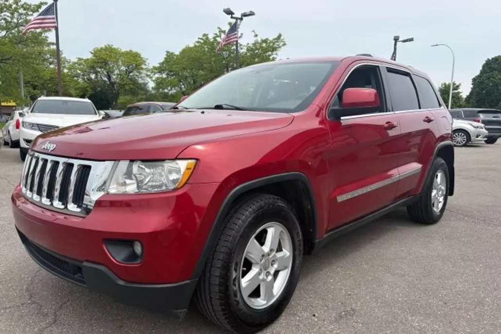 2011 Jeep Grand Cherokee Laredo Sport photo 1
