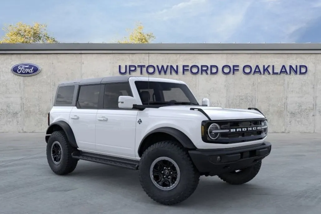 2025 Ford Bronco Outer Banks photo 1