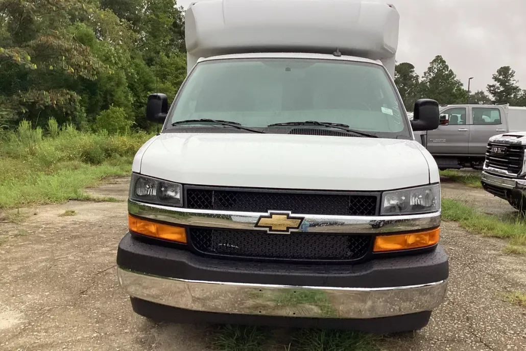 2025 Chevrolet Express 3500 Cutaway Van photo 1