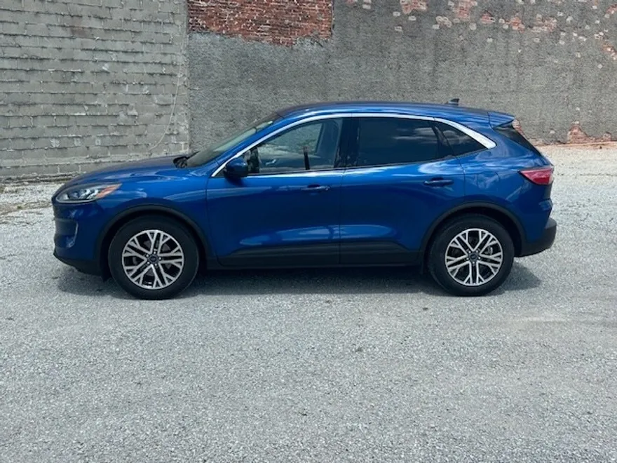 2022 Ford Escape SEL photo 1