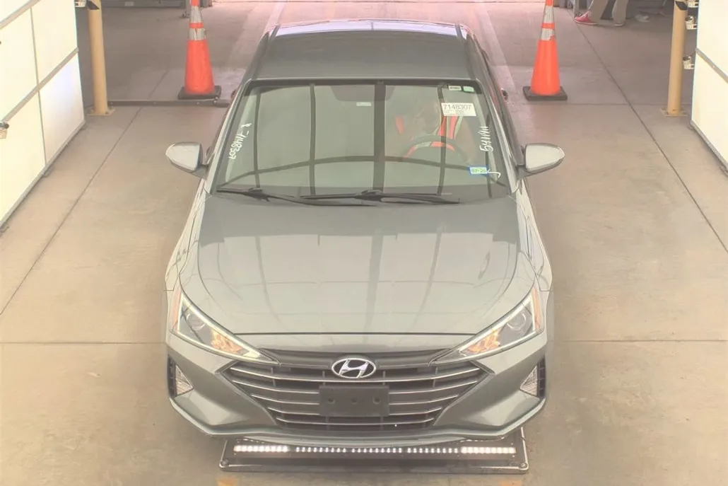 2019 Hyundai Elantra SE photo 1