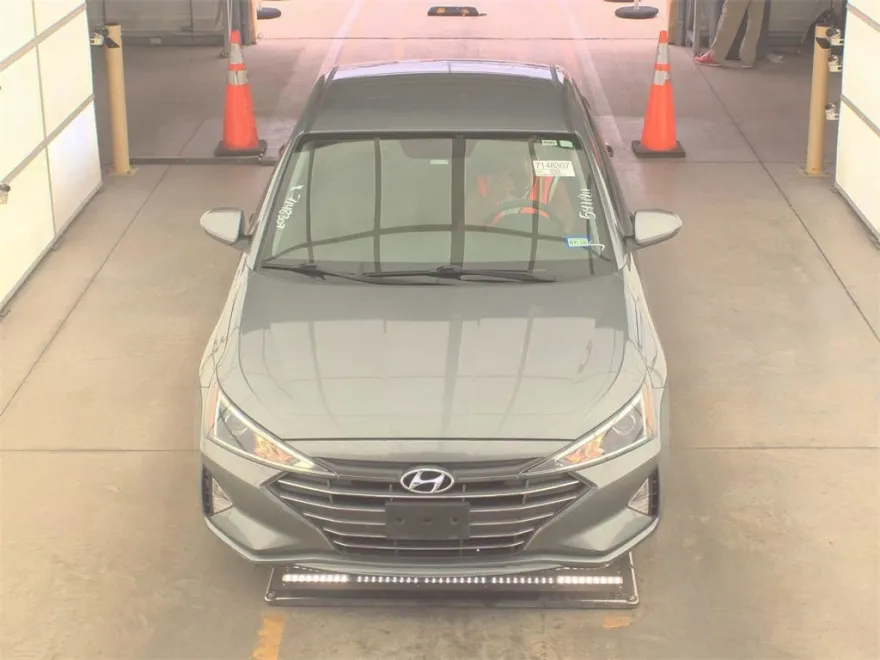 2019 Hyundai Elantra SE photo 1