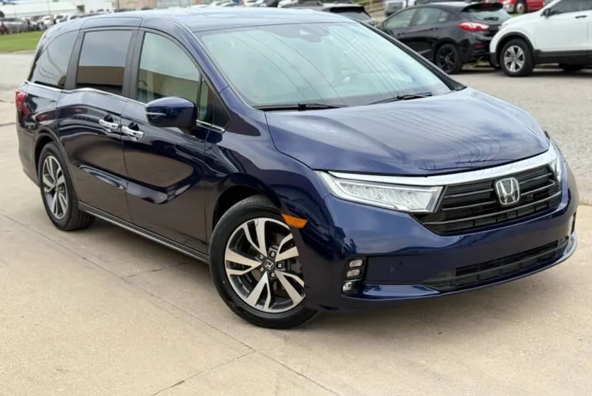 2022 Honda Odyssey Touring photo 1