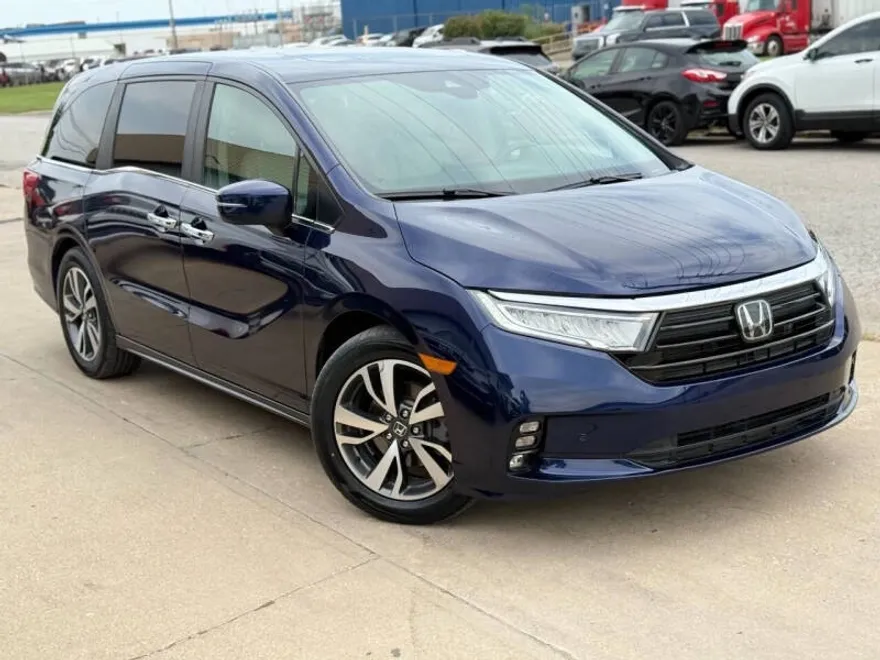 2022 Honda Odyssey Touring photo 1