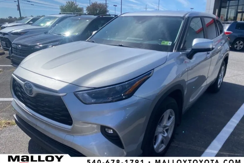 2023 Toyota Highlander Hybrid LE photo 1