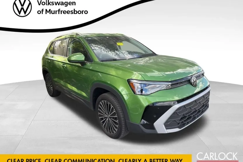 2025 Volkswagen Taos SE photo 1