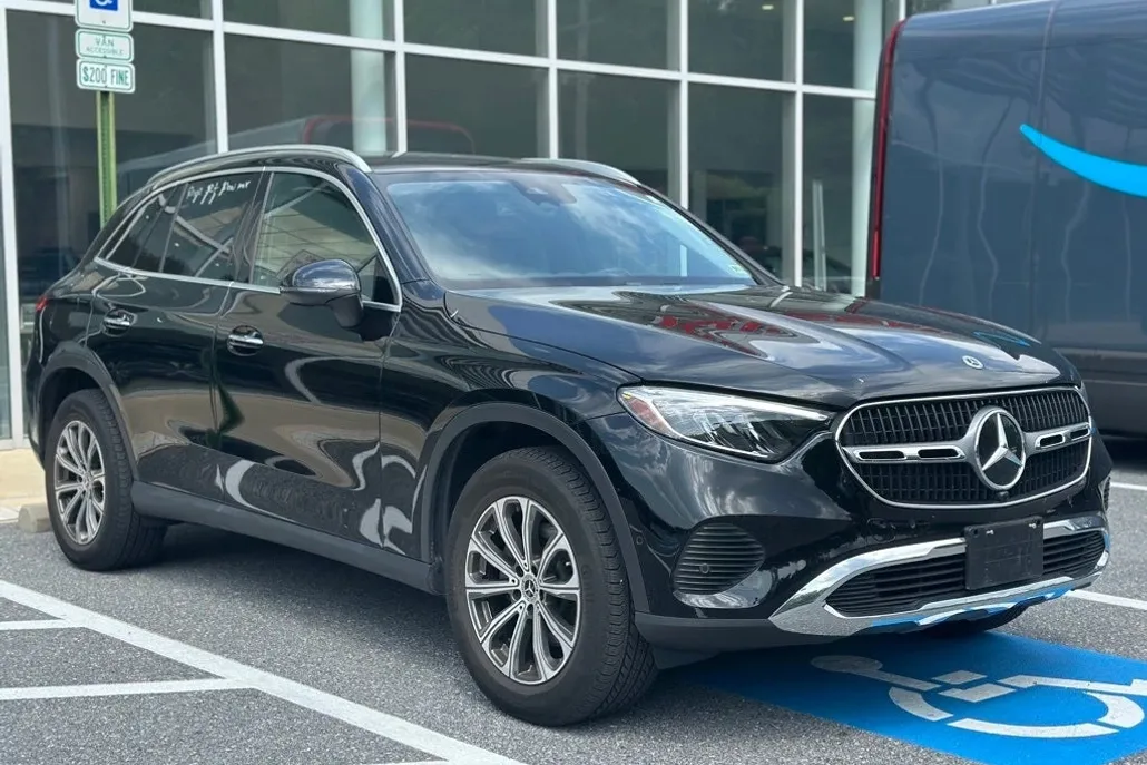 2023 Mercedes Benz GLC 300 4MATIC photo 1