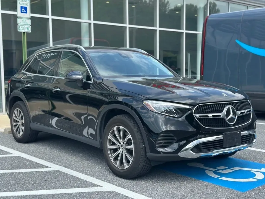 2023 Mercedes Benz GLC 300 4MATIC photo 1