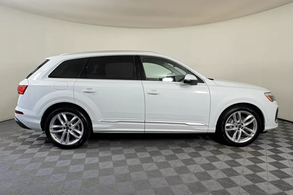 2025 Audi Q7 55 Premium Plus photo 1