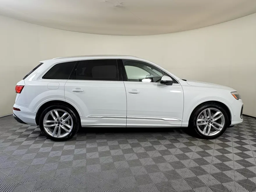 2025 Audi Q7 55 Premium Plus photo 1