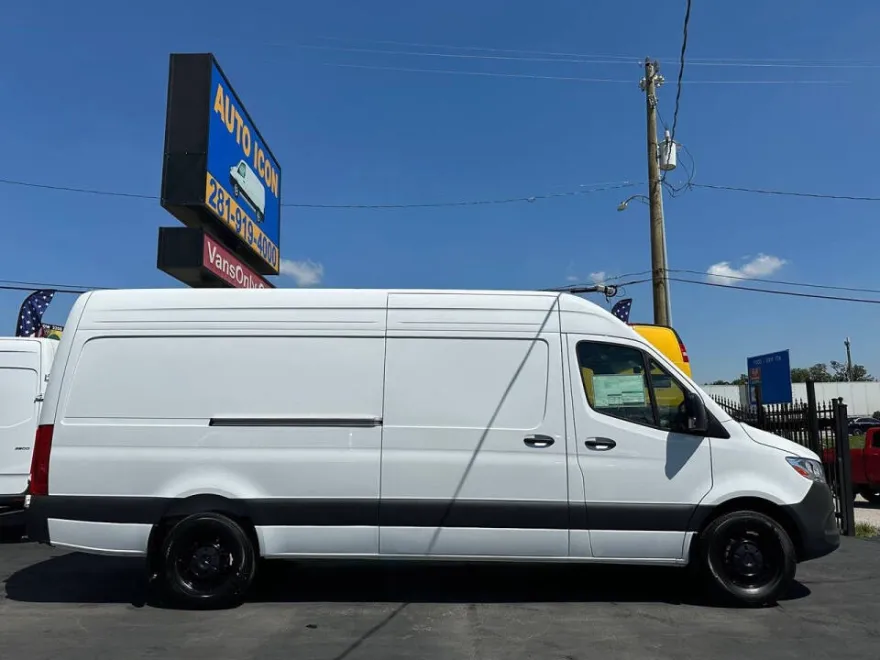 2025 Mercedes Benz Sprinter 2500 photo 1