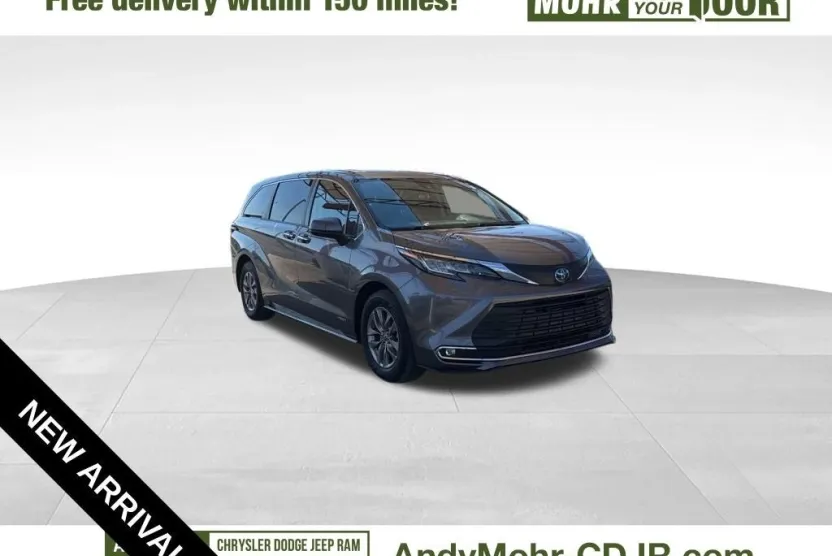 2021 Toyota Sienna XLE photo 1