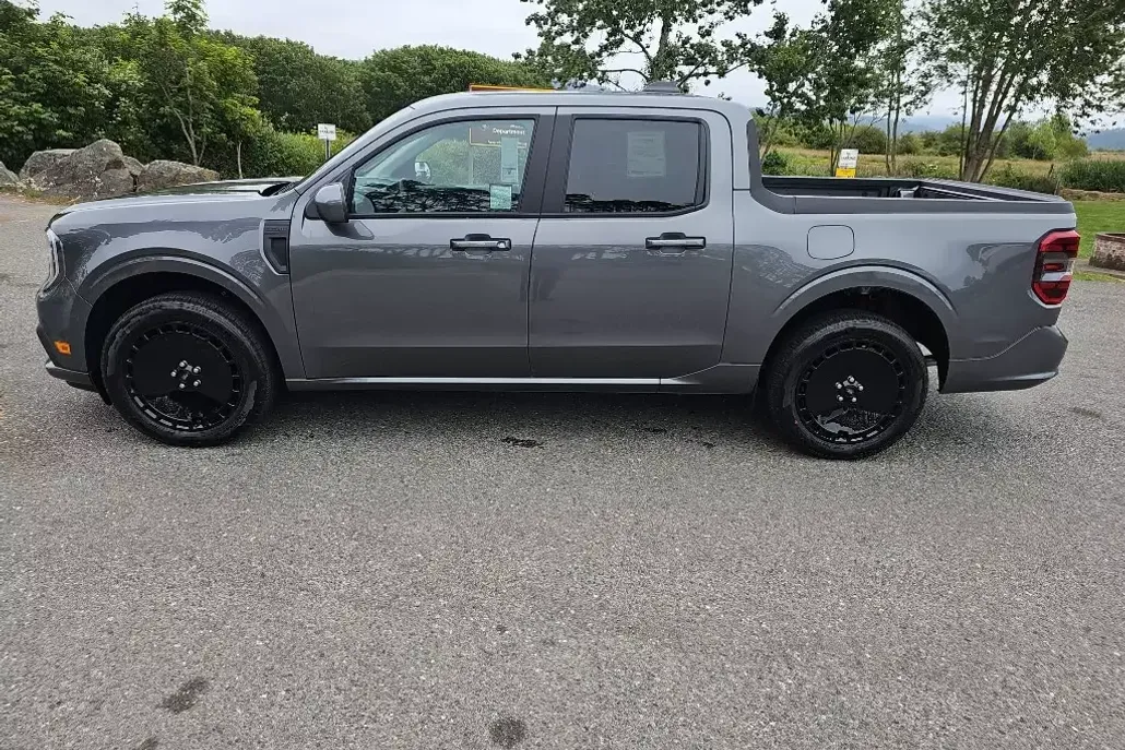 2025 Ford Maverick photo 1