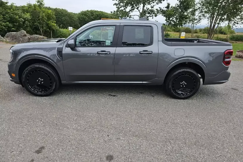 2025 Ford Maverick photo 1