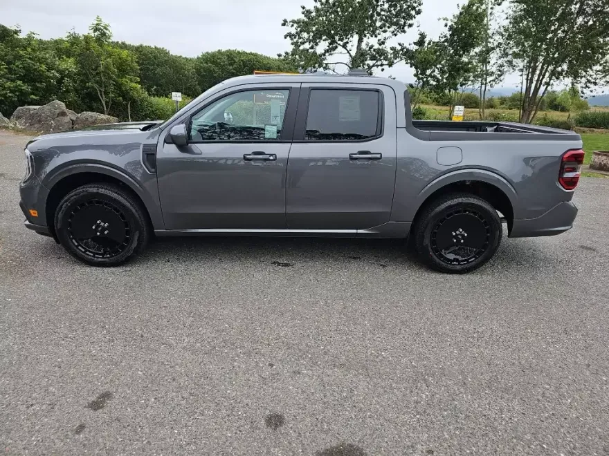 2025 Ford Maverick photo 1