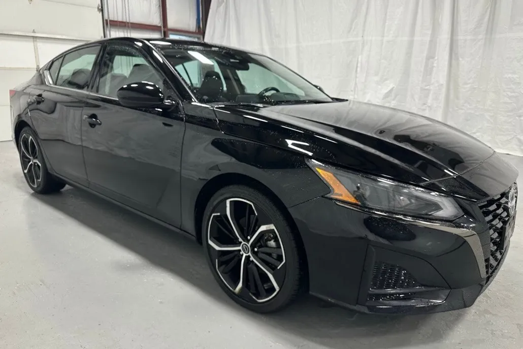 2024 Nissan Altima 2.5 SR photo 1