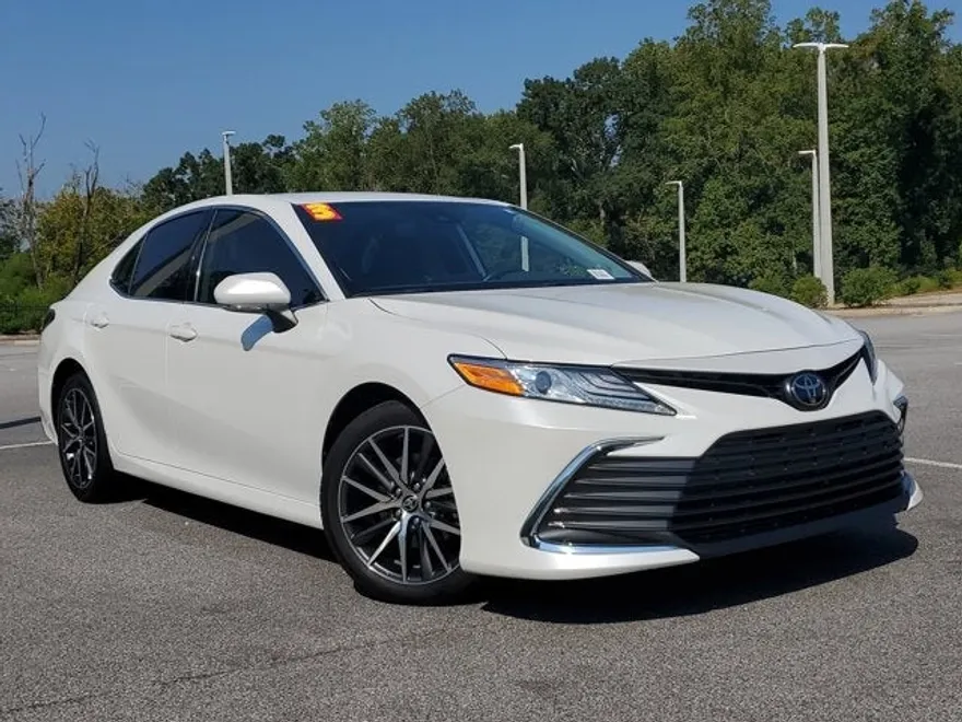 2023 Toyota Camry XLE photo 1