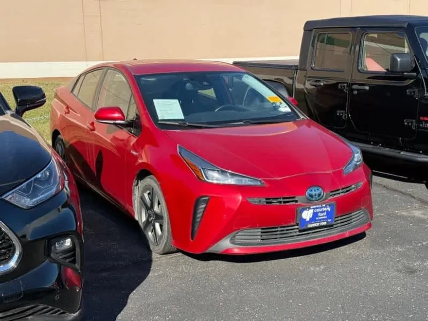 2019 Toyota Prius XLE photo 1