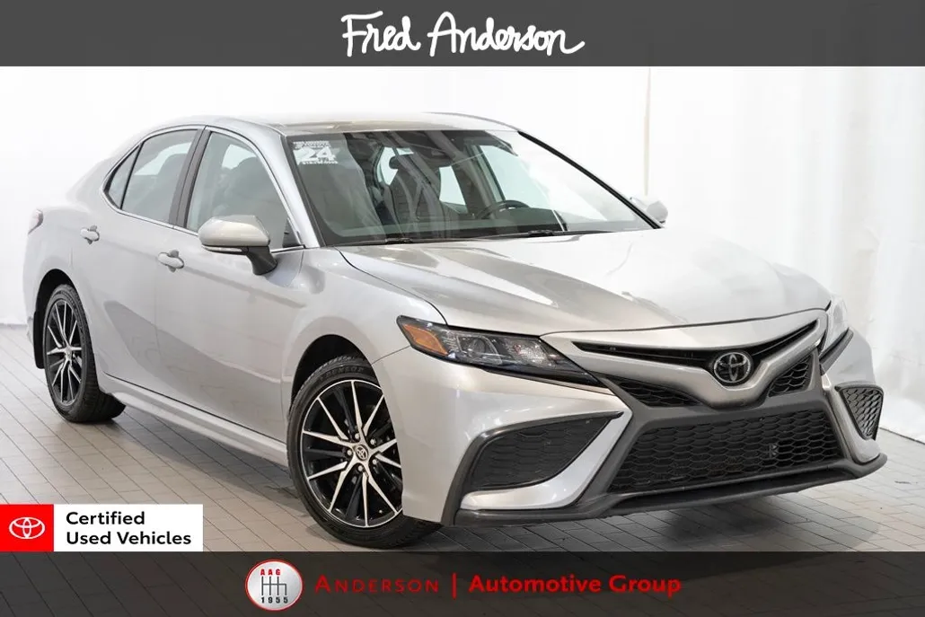 2024 Toyota Camry SE photo 1