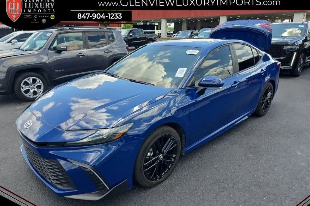 2025 Toyota Camry SE photo 1