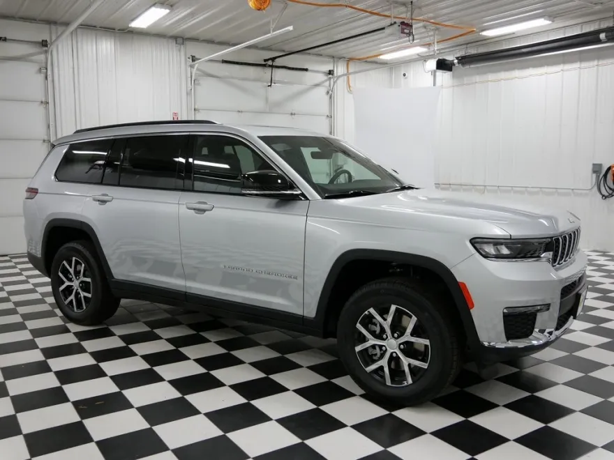 2025 Jeep Grand Cherokee Limited photo 1