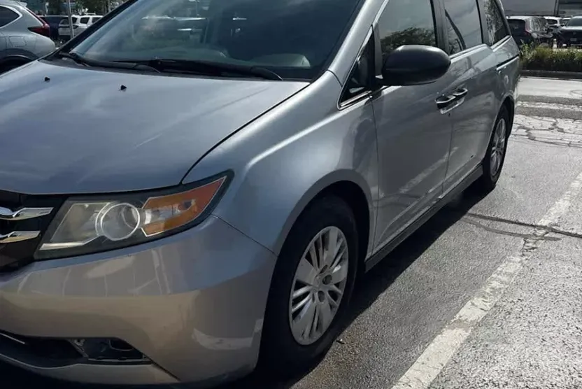 2016 Honda Odyssey LX photo 1