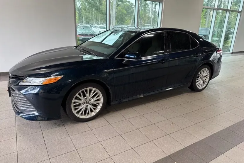 2018 Toyota Camry XLE photo 1