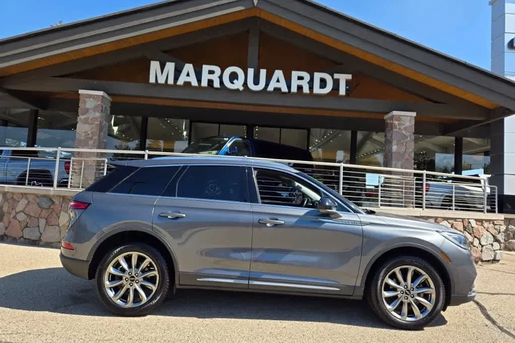2021 Lincoln Corsair Standard photo 1