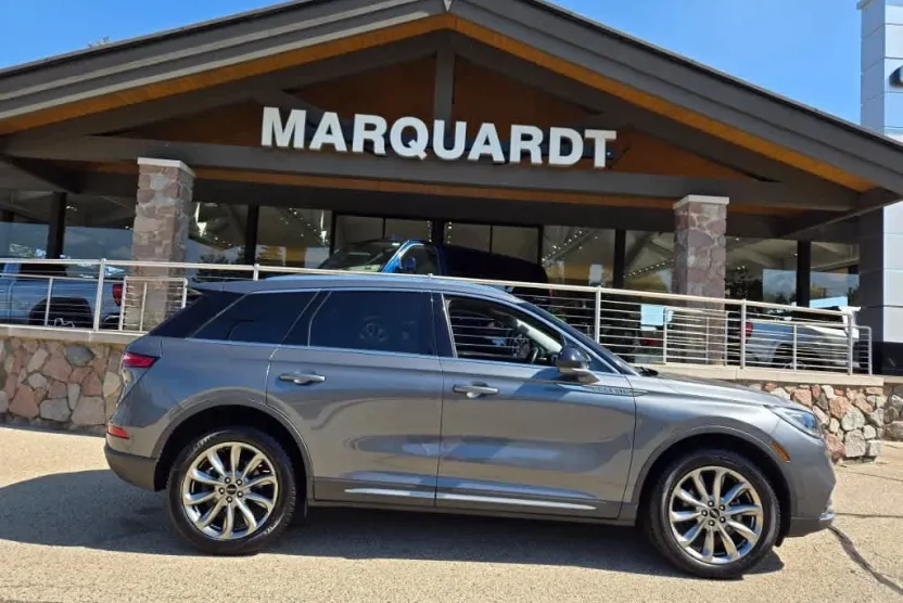 2021 Lincoln Corsair Standard photo 1