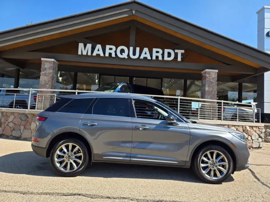 2021 Lincoln Corsair Standard photo 1