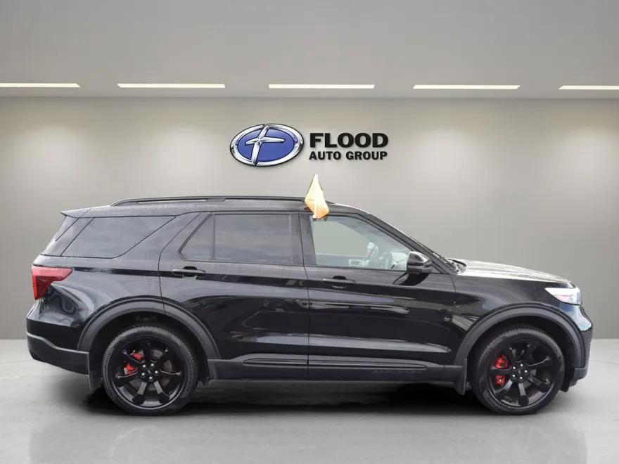 2022 Ford Explorer ST photo 1