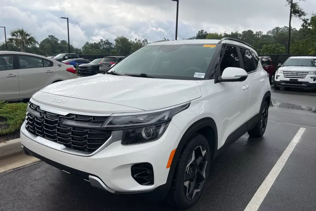 2024 Kia Seltos EX photo 1