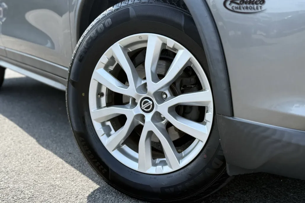 2018 Nissan Rogue SV photo 1