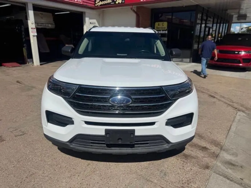 2020 Ford Explorer XLT Sport photo 1