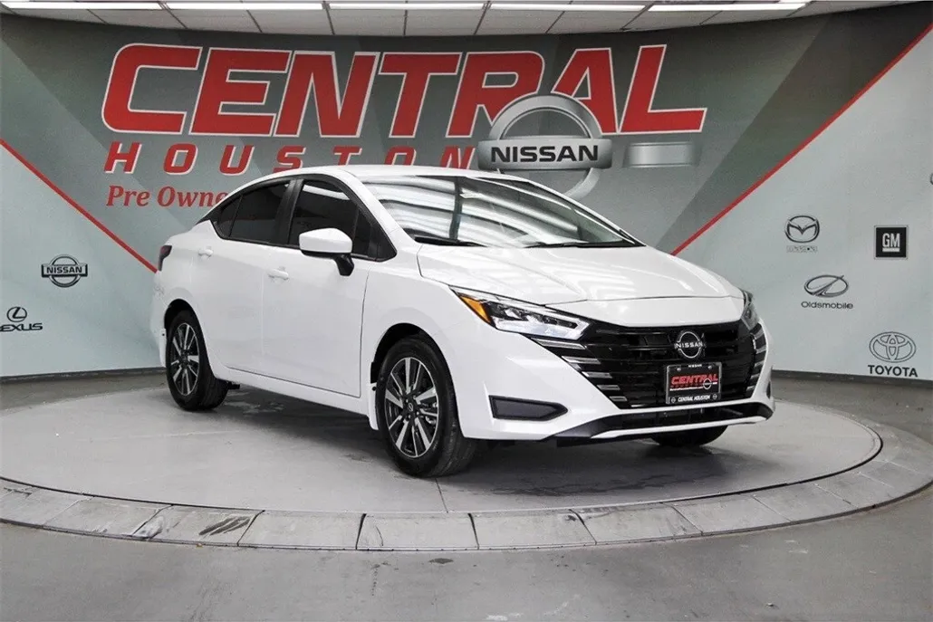 2025 Nissan Versa 1.6 SV photo 1