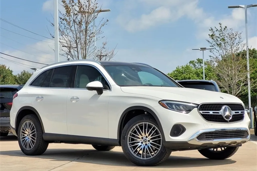 2025 Mercedes Benz GLC 300 photo 1