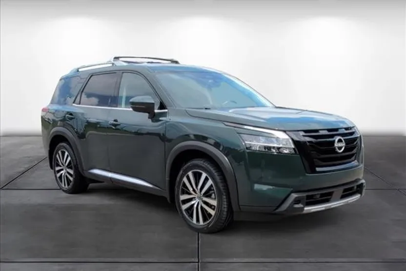2023 Nissan Pathfinder Platinum photo 1