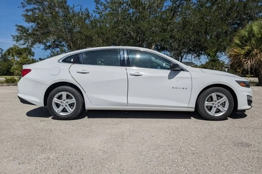 2019 Chevrolet Malibu LS photo 1