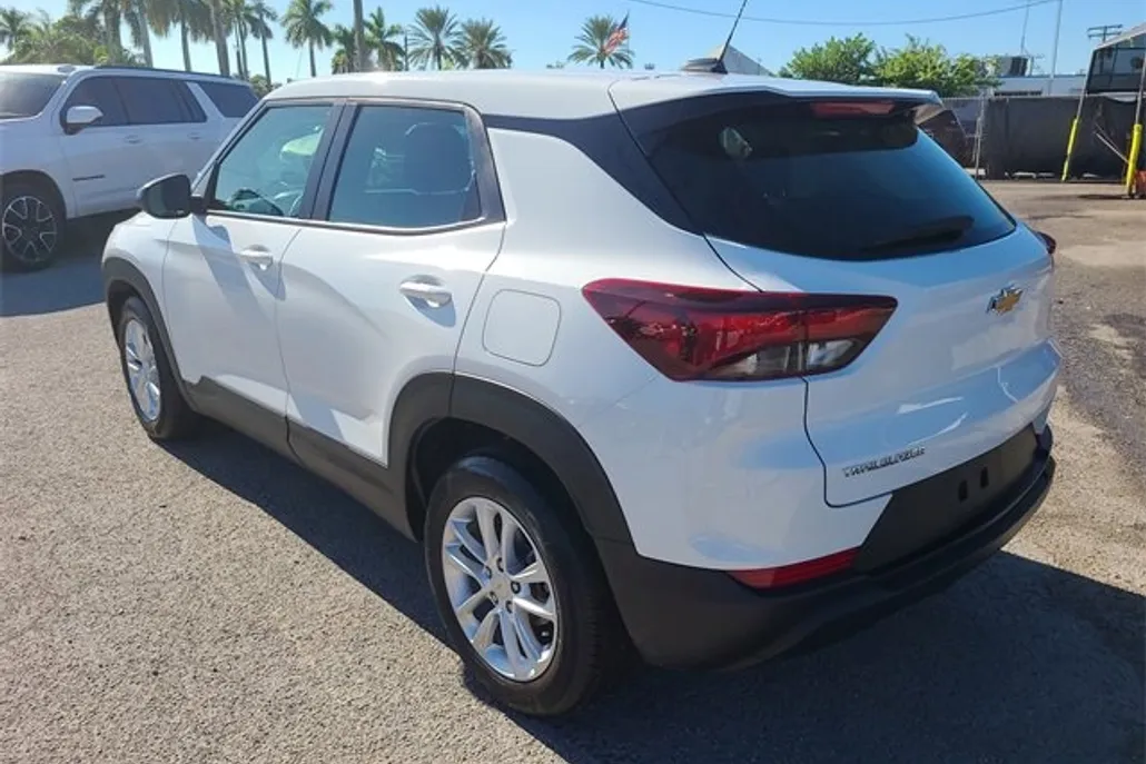 2024 Chevrolet Trailblazer LS photo 1