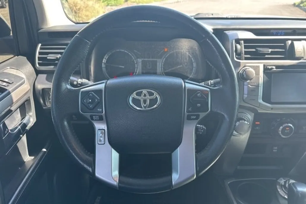 2018 Toyota 4Runner SR5 photo 1