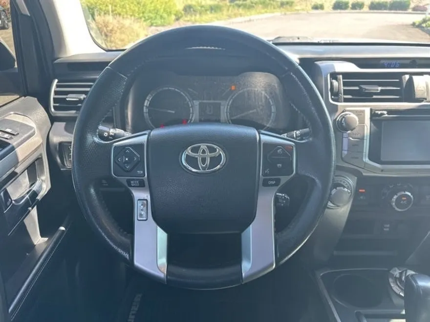 2018 Toyota 4Runner SR5 photo 1