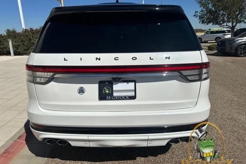 2023 Lincoln Aviator Black Label photo 1