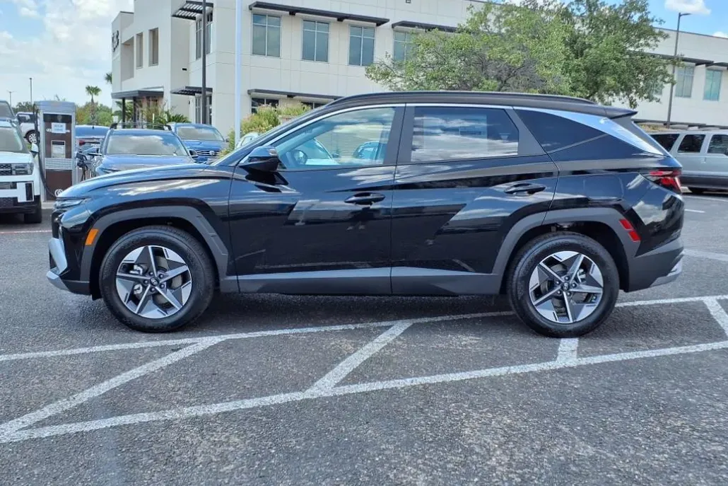 2025 Hyundai Tucson SEL photo 1