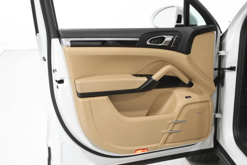 2018 Porsche Cayenne Platinum Edition photo 1